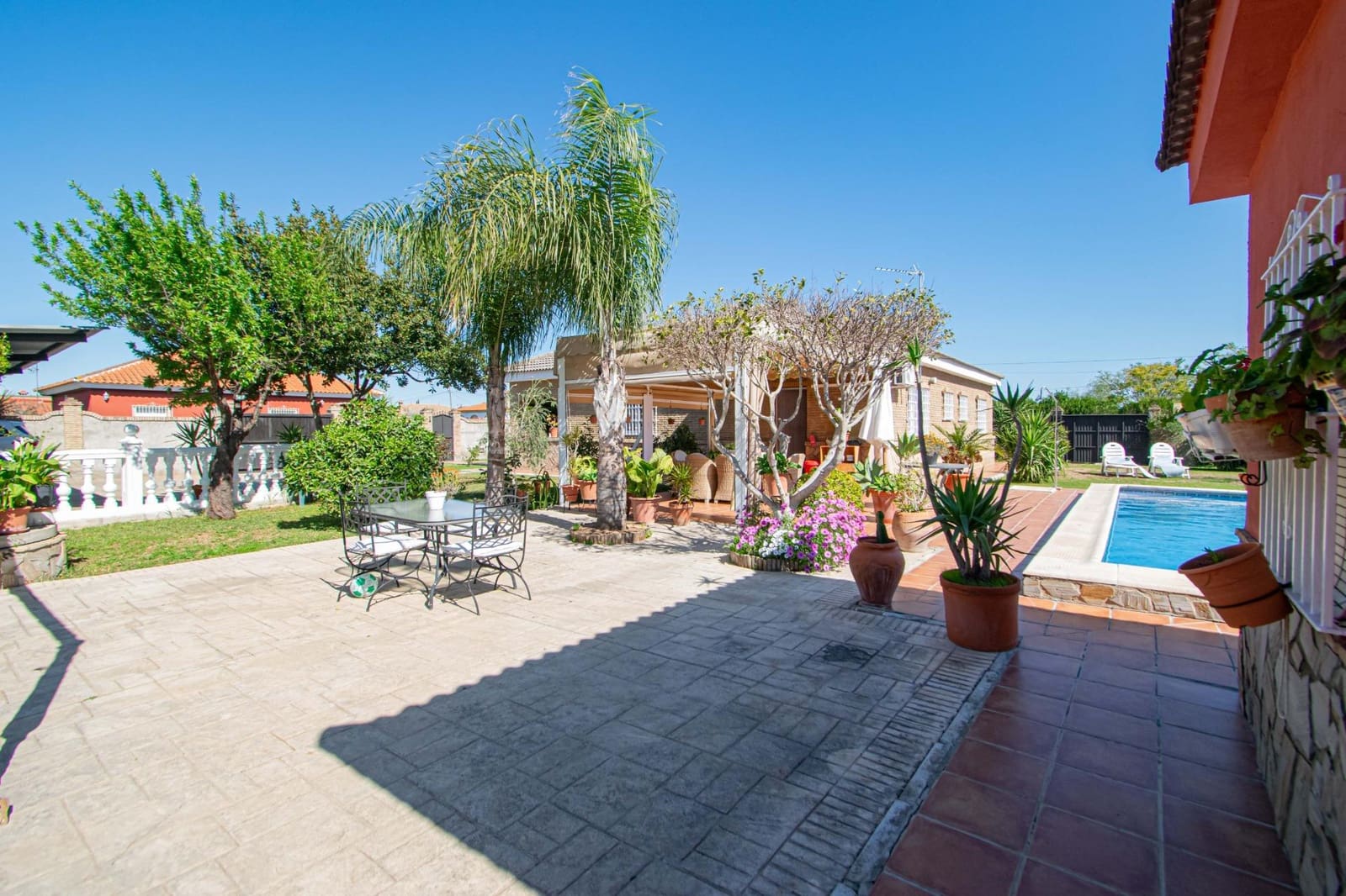 4 bedroom Villa for sale in La Rinconada with pool - € 329,000 (Ref: 9695417)