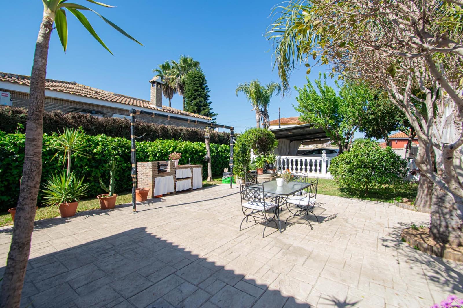 4 bedroom Villa for sale in La Rinconada with pool - € 329,000 (Ref: 9695417)