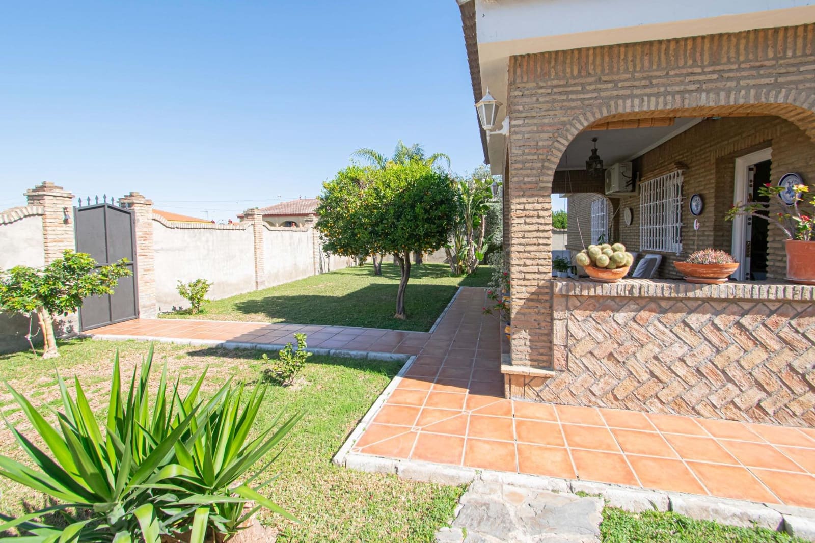 4 bedroom Villa for sale in La Rinconada with pool - € 329,000 (Ref: 9695417)