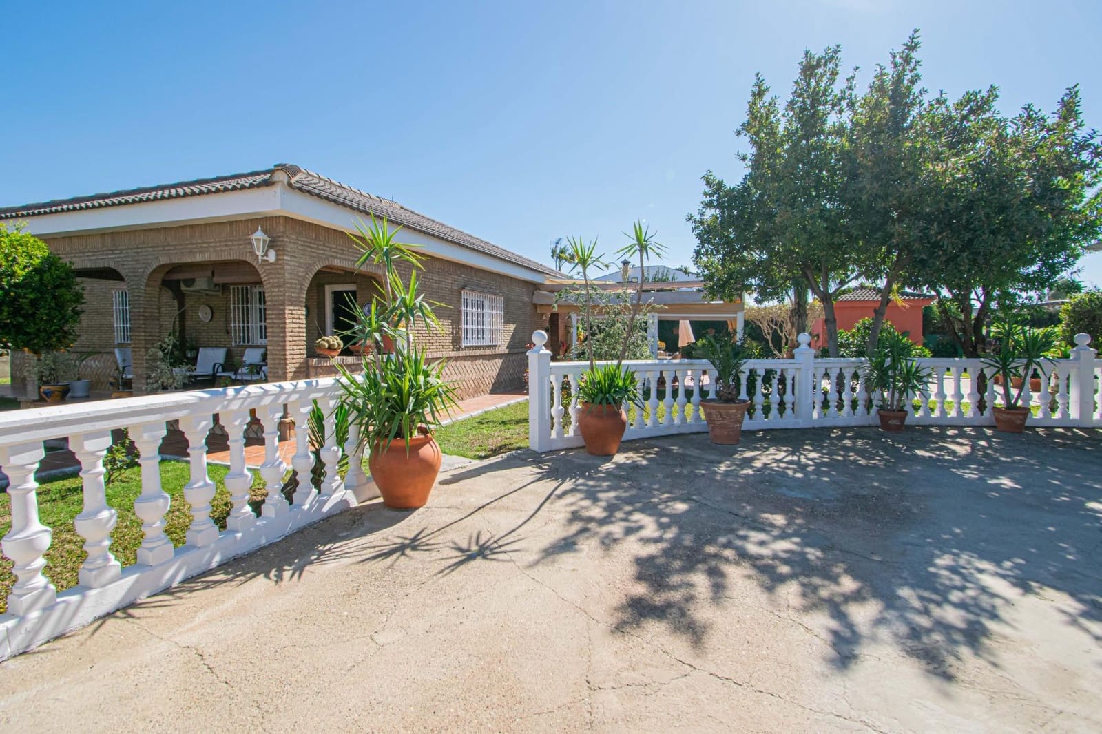 4 bedroom Villa for sale in La Rinconada with pool - € 329,000 (Ref: 9695417)