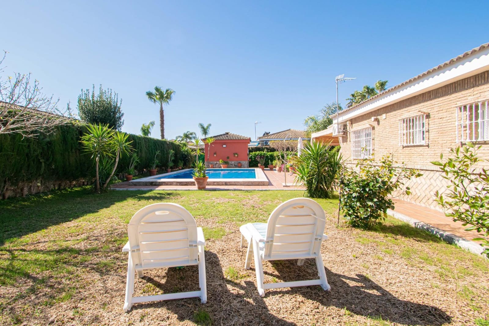 4 bedroom Villa for sale in La Rinconada with pool - € 329,000 (Ref: 9695417)