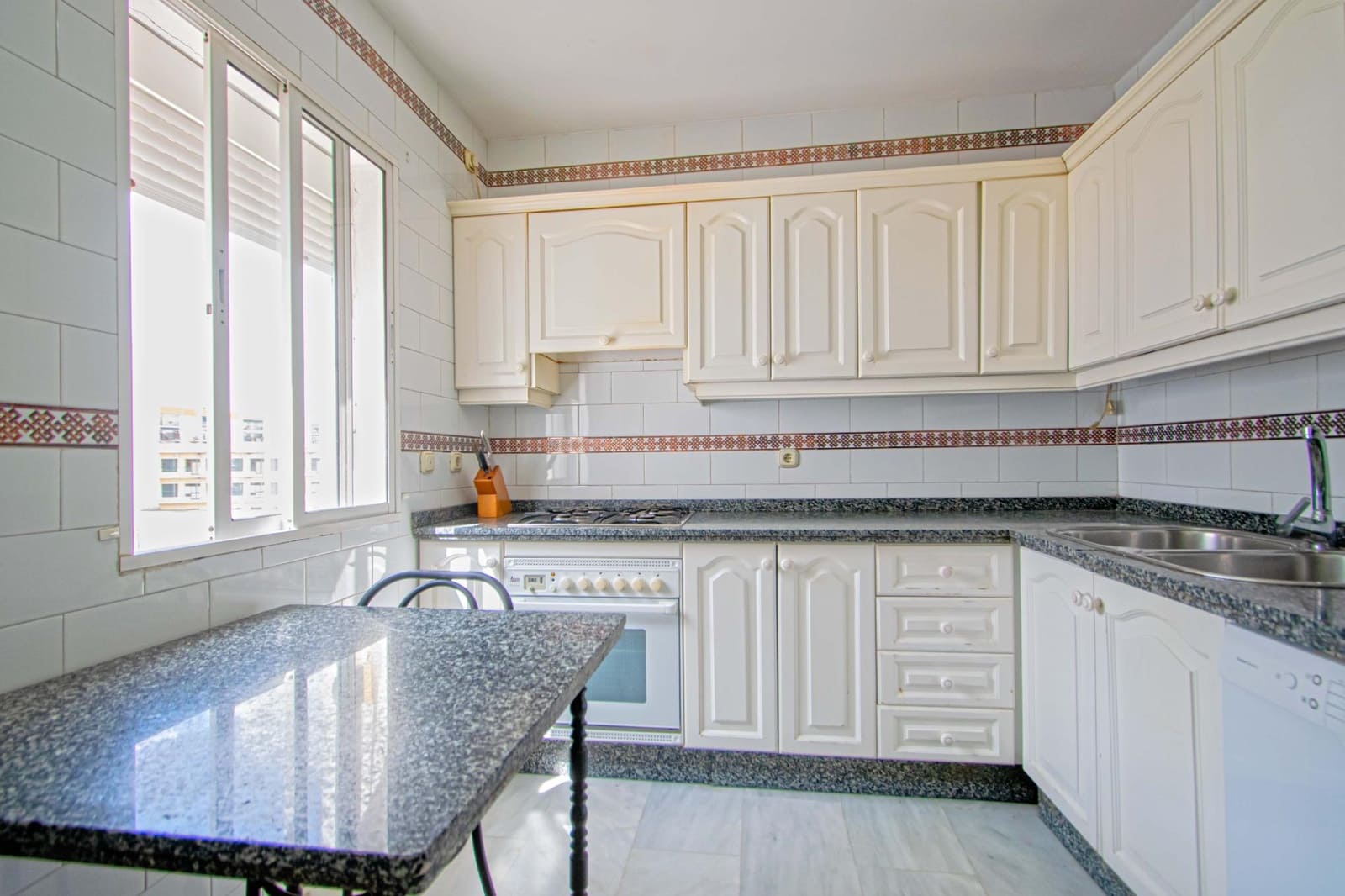 3 sypialnia Mieszkanie na sprzedaż w Miasto Sewilla z garażem - 460 000 € (Ref: 9701702)