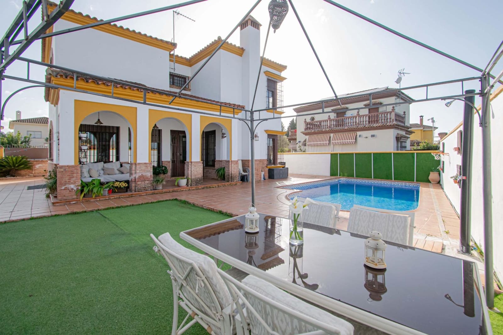 5 bedroom Villa for sale in Alcala de Guadaira with pool - € 445,000 (Ref: 9712042)