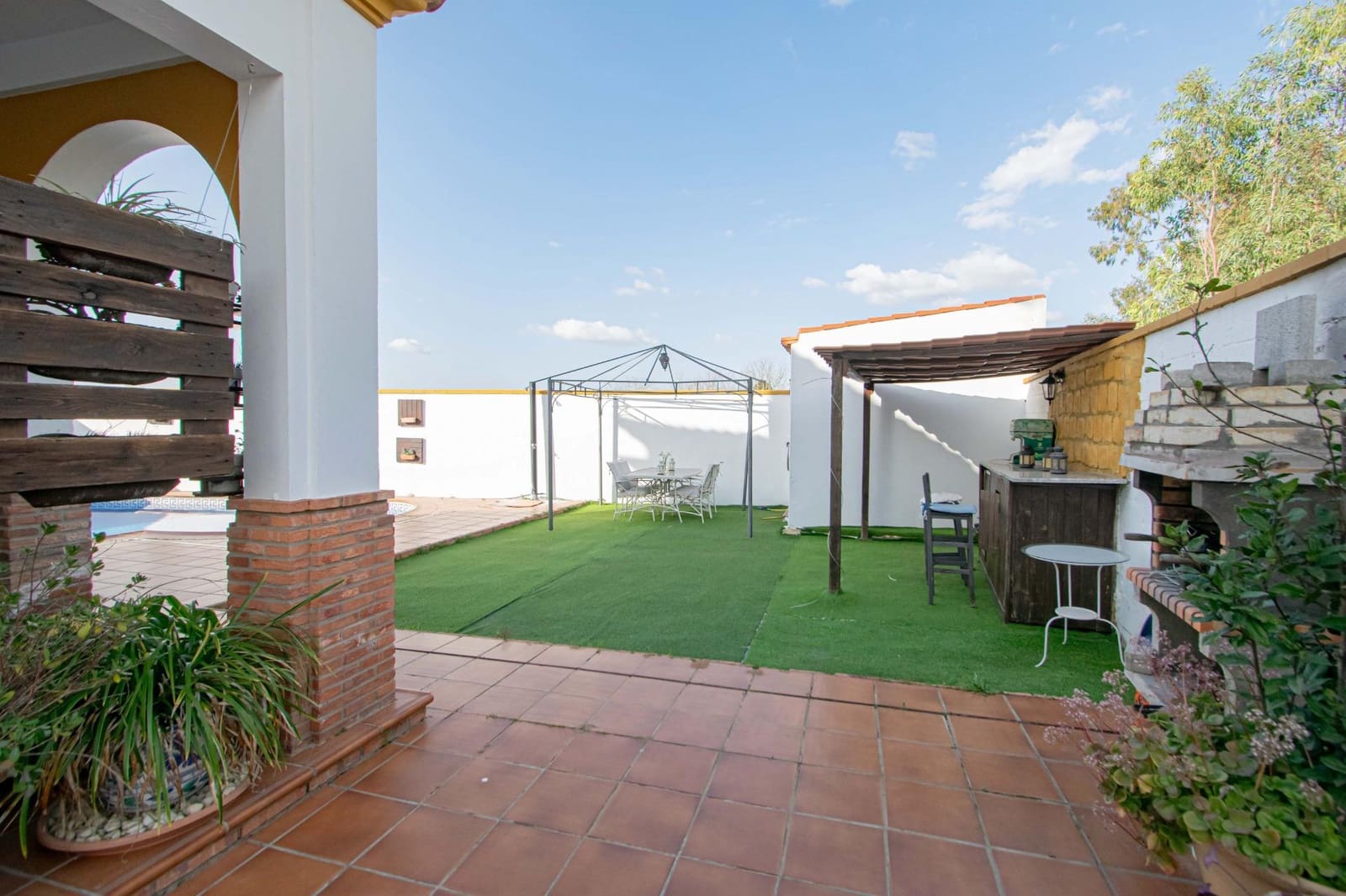 5 bedroom Villa for sale in Alcala de Guadaira with pool - € 445,000 (Ref: 9712042)