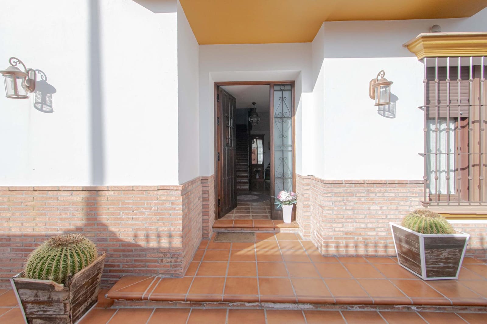 5 bedroom Villa for sale in Alcala de Guadaira with pool - € 445,000 (Ref: 9712042)