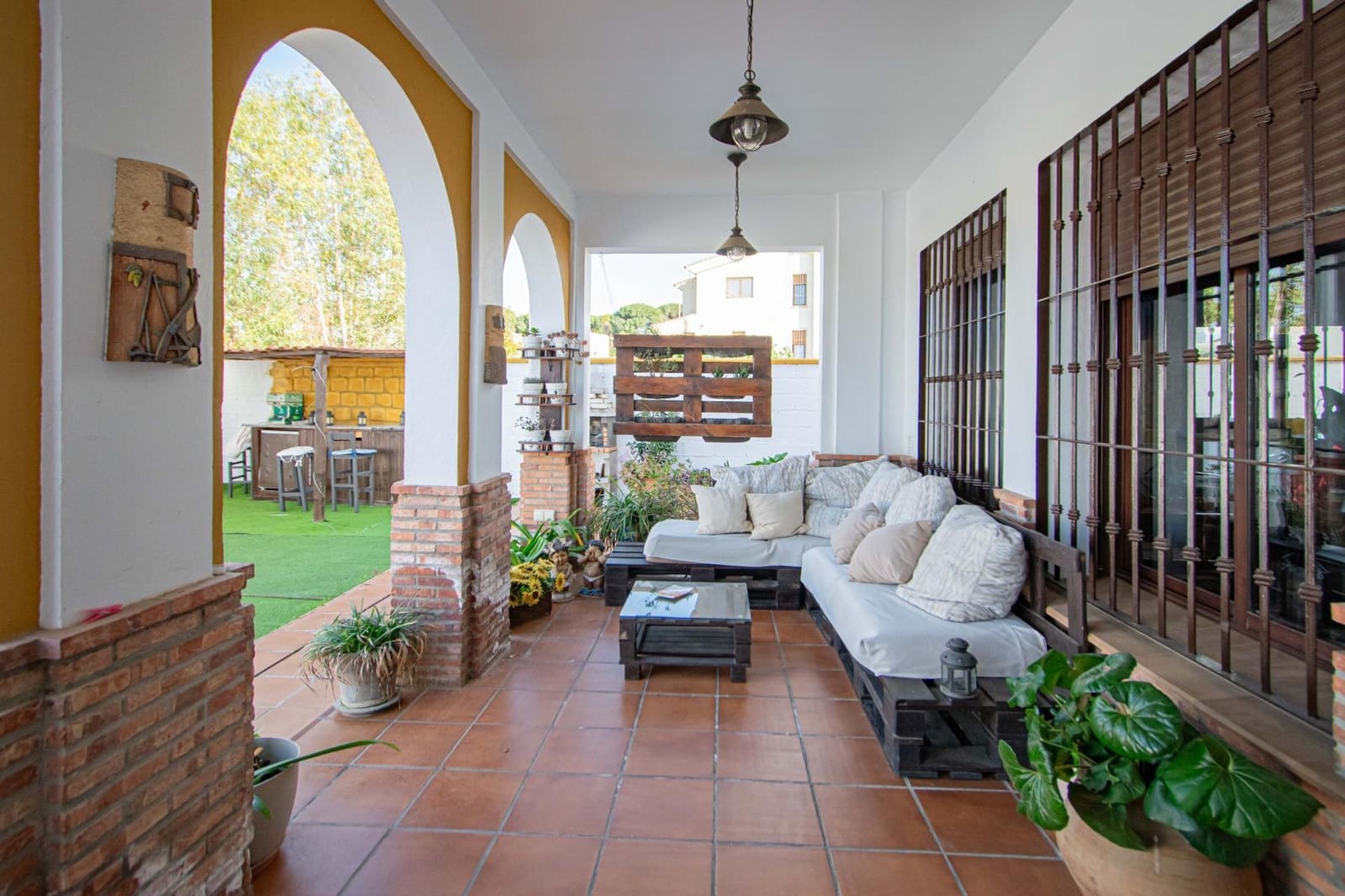 5 bedroom Villa for sale in Alcala de Guadaira with pool - € 445,000 (Ref: 9712042)