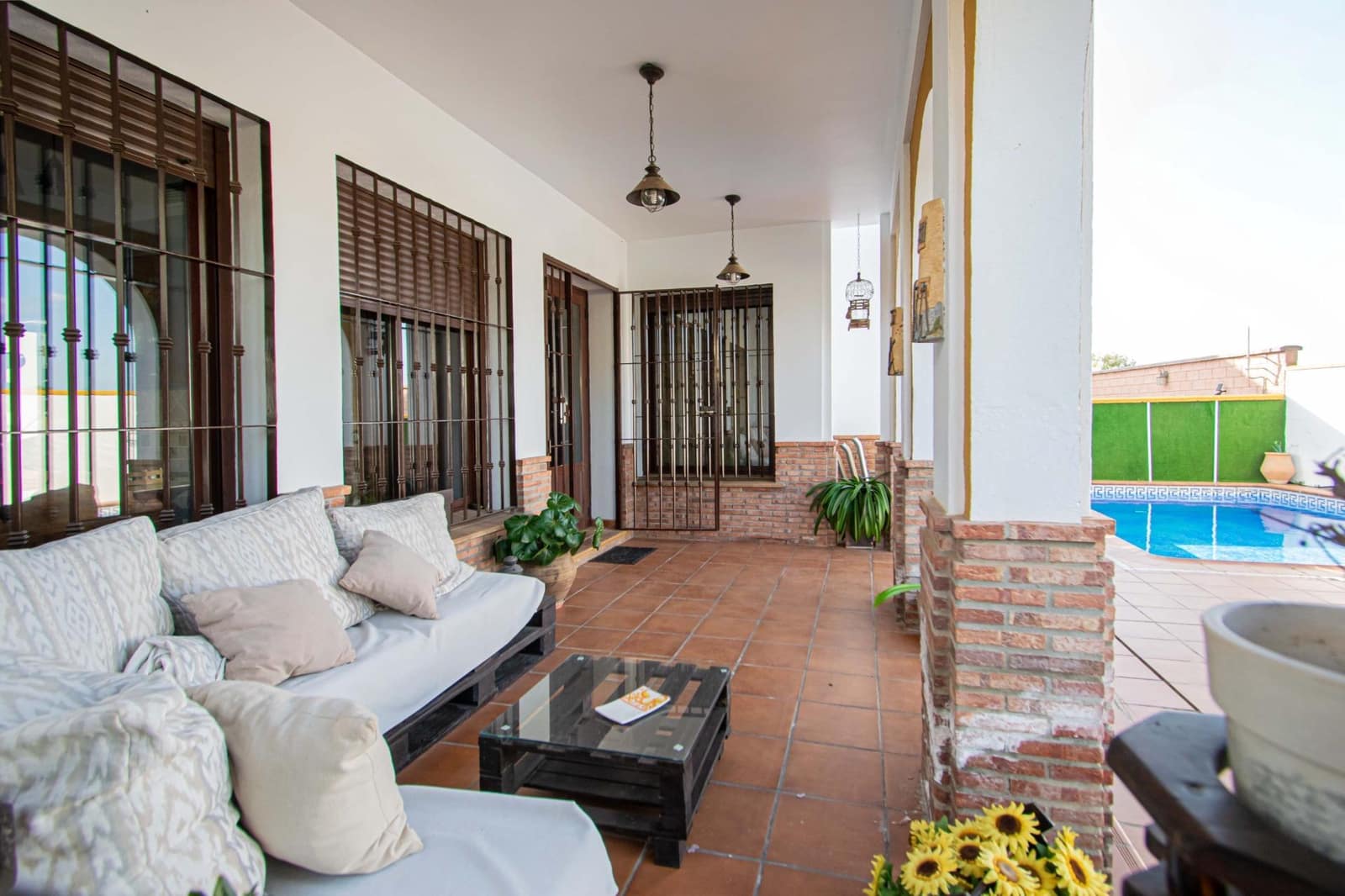 5 bedroom Villa for sale in Alcala de Guadaira with pool - € 445,000 (Ref: 9712042)