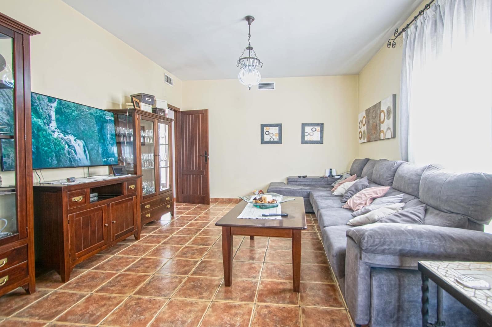 5 bedroom Villa for sale in Alcala de Guadaira with pool - € 445,000 (Ref: 9712042)