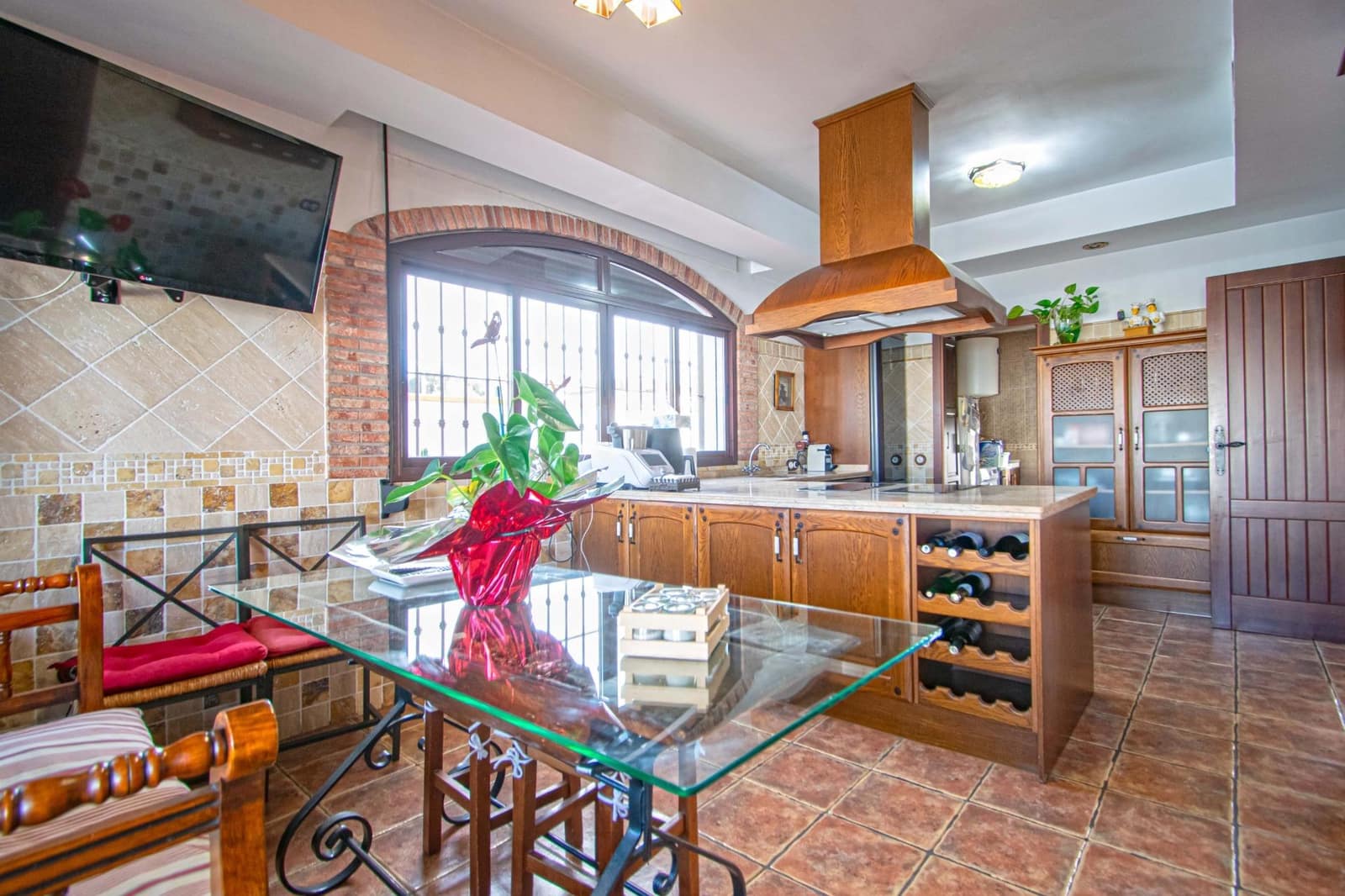 5 bedroom Villa for sale in Alcala de Guadaira with pool - € 445,000 (Ref: 9712042)