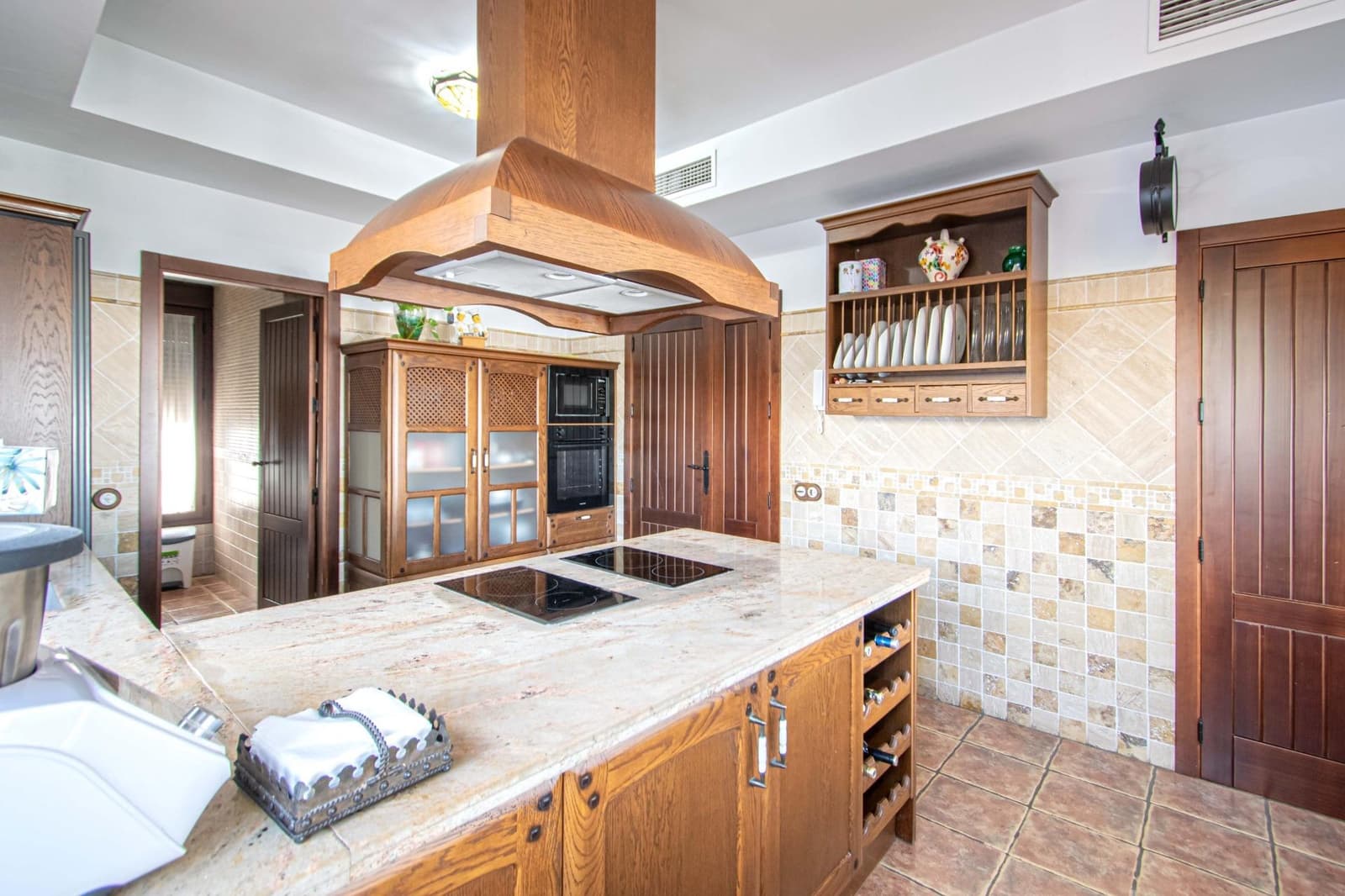 5 bedroom Villa for sale in Alcala de Guadaira with pool - € 445,000 (Ref: 9712042)