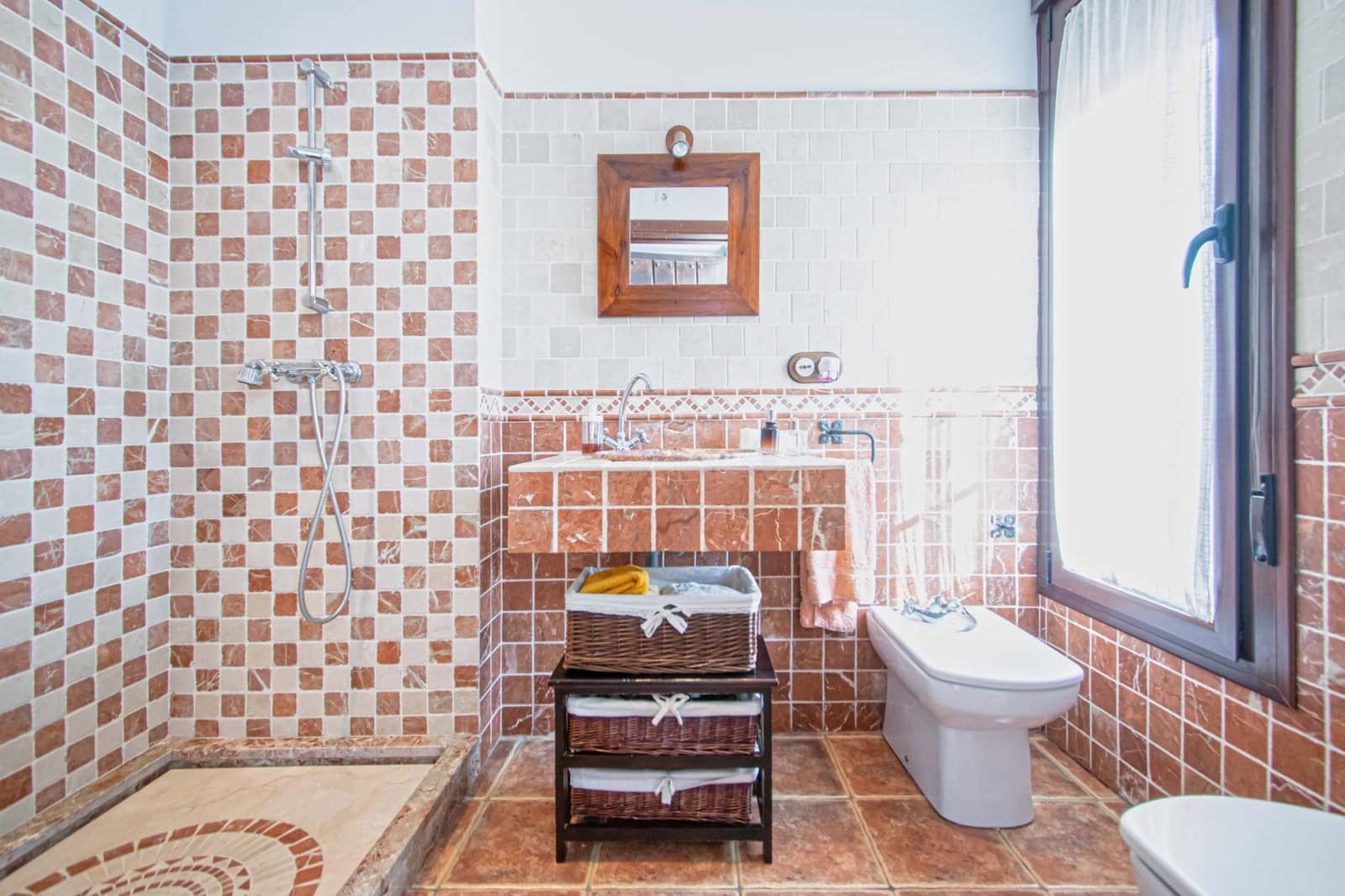 5 bedroom Villa for sale in Alcala de Guadaira with pool - € 445,000 (Ref: 9712042)