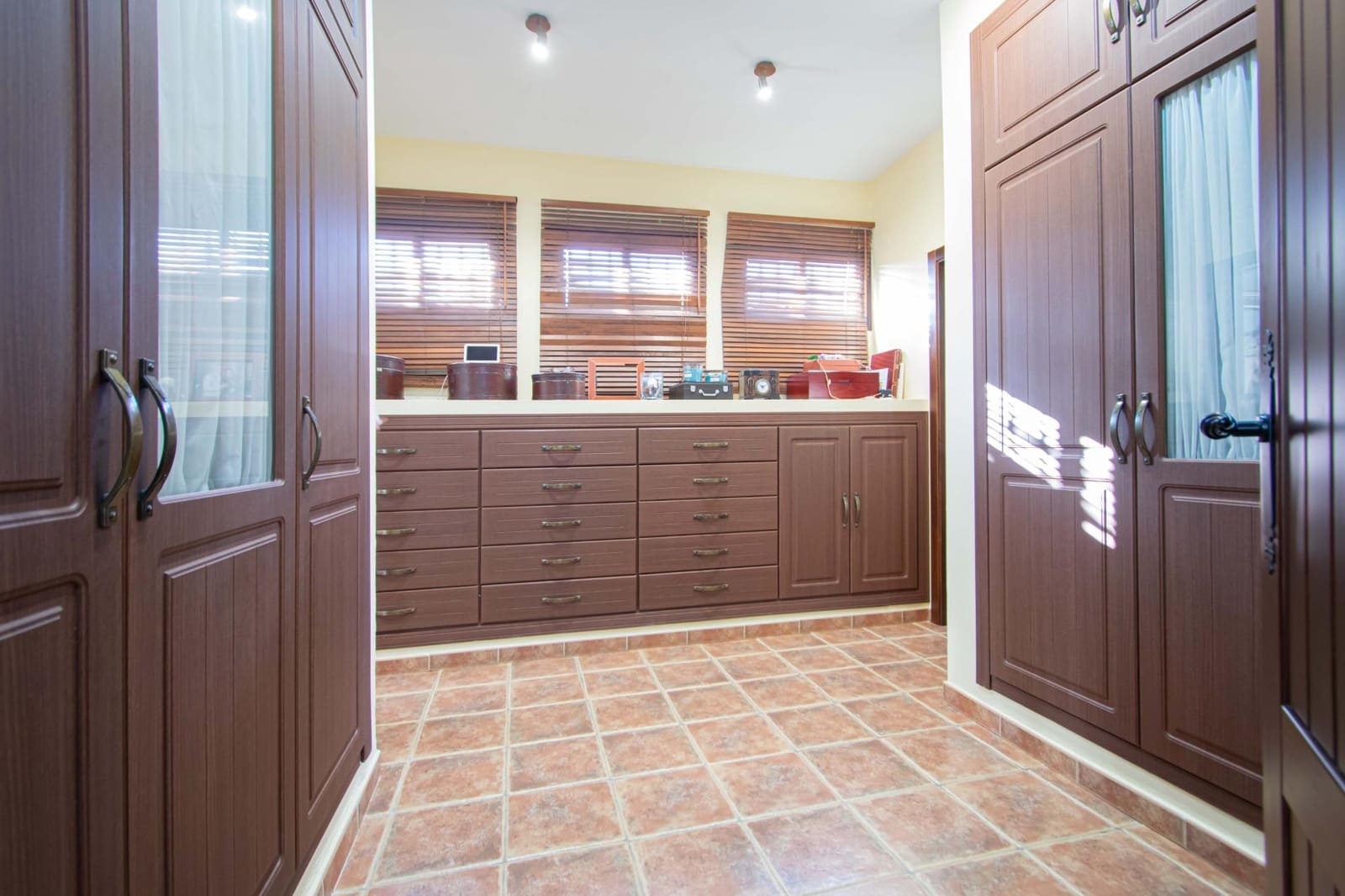 5 bedroom Villa for sale in Alcala de Guadaira with pool - € 445,000 (Ref: 9712042)