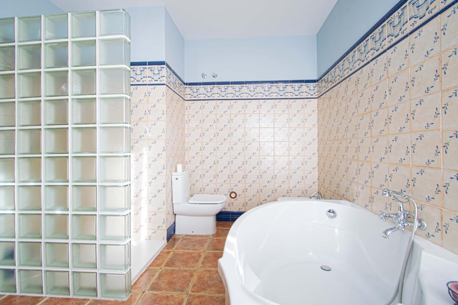 5 bedroom Villa for sale in Alcala de Guadaira with pool - € 445,000 (Ref: 9712042)