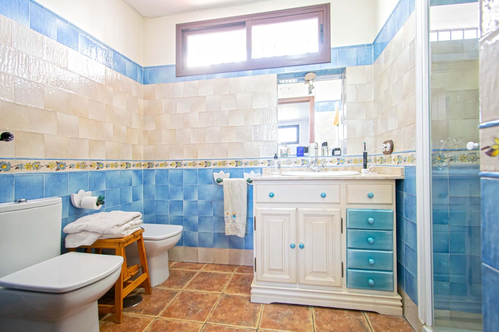 5 bedroom Villa for sale in Alcala de Guadaira with pool - € 445,000 (Ref: 9712042)