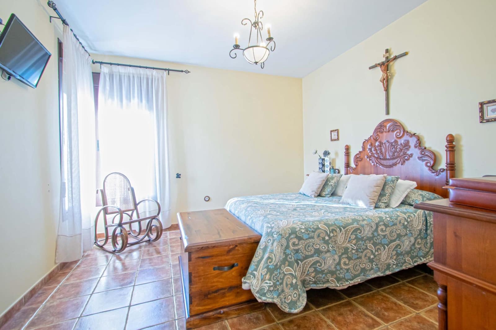 5 bedroom Villa for sale in Alcala de Guadaira with pool - € 445,000 (Ref: 9712042)