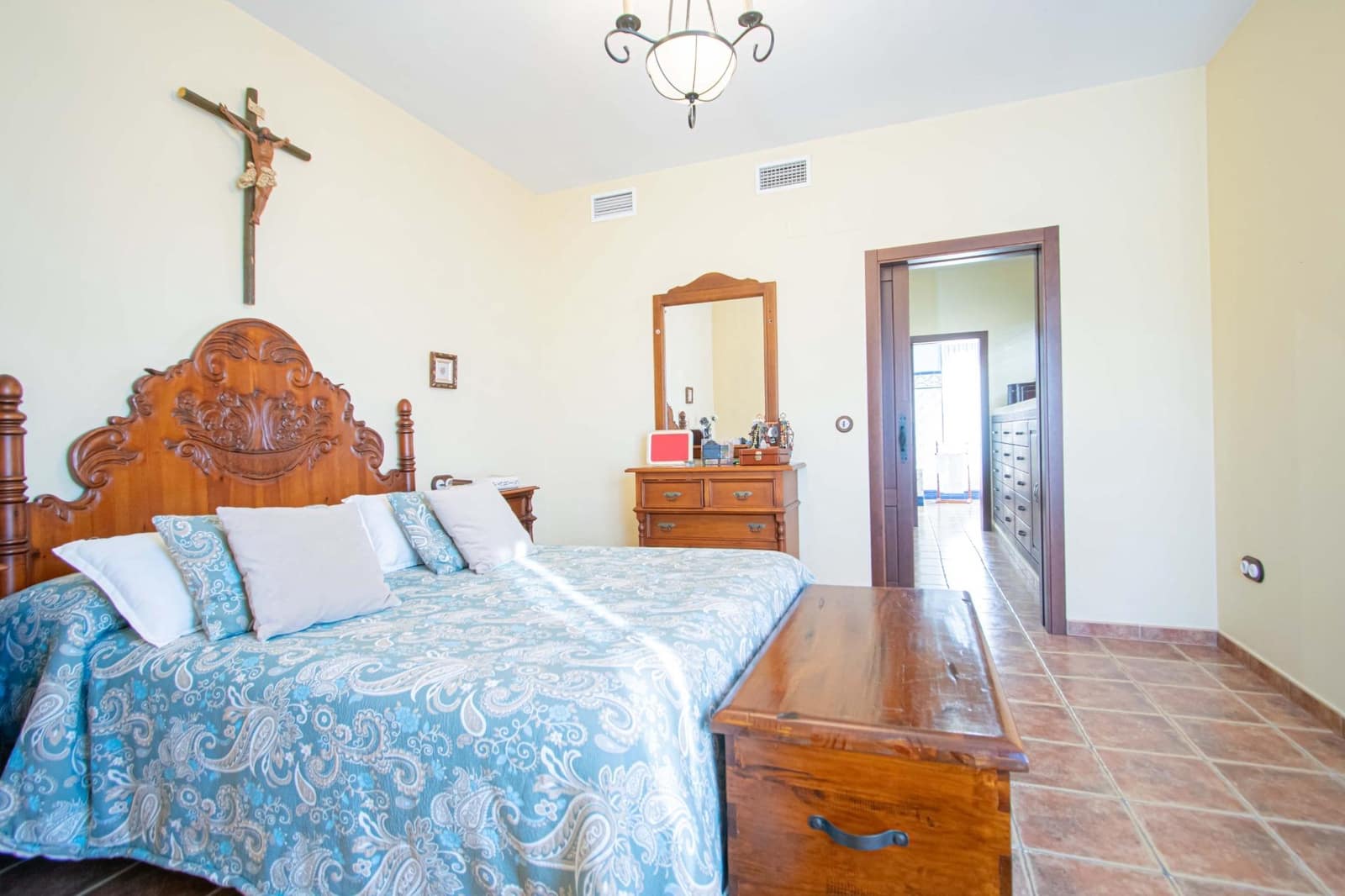 5 bedroom Villa for sale in Alcala de Guadaira with pool - € 445,000 (Ref: 9712042)