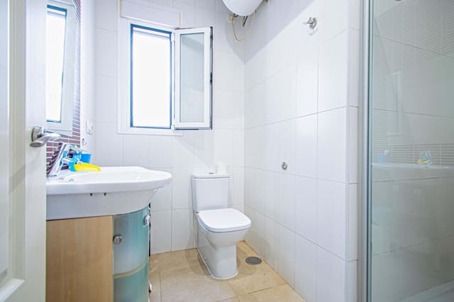 3 bedroom Flat for sale in Seville city with garage - € 299,000 (Ref: 9712043)