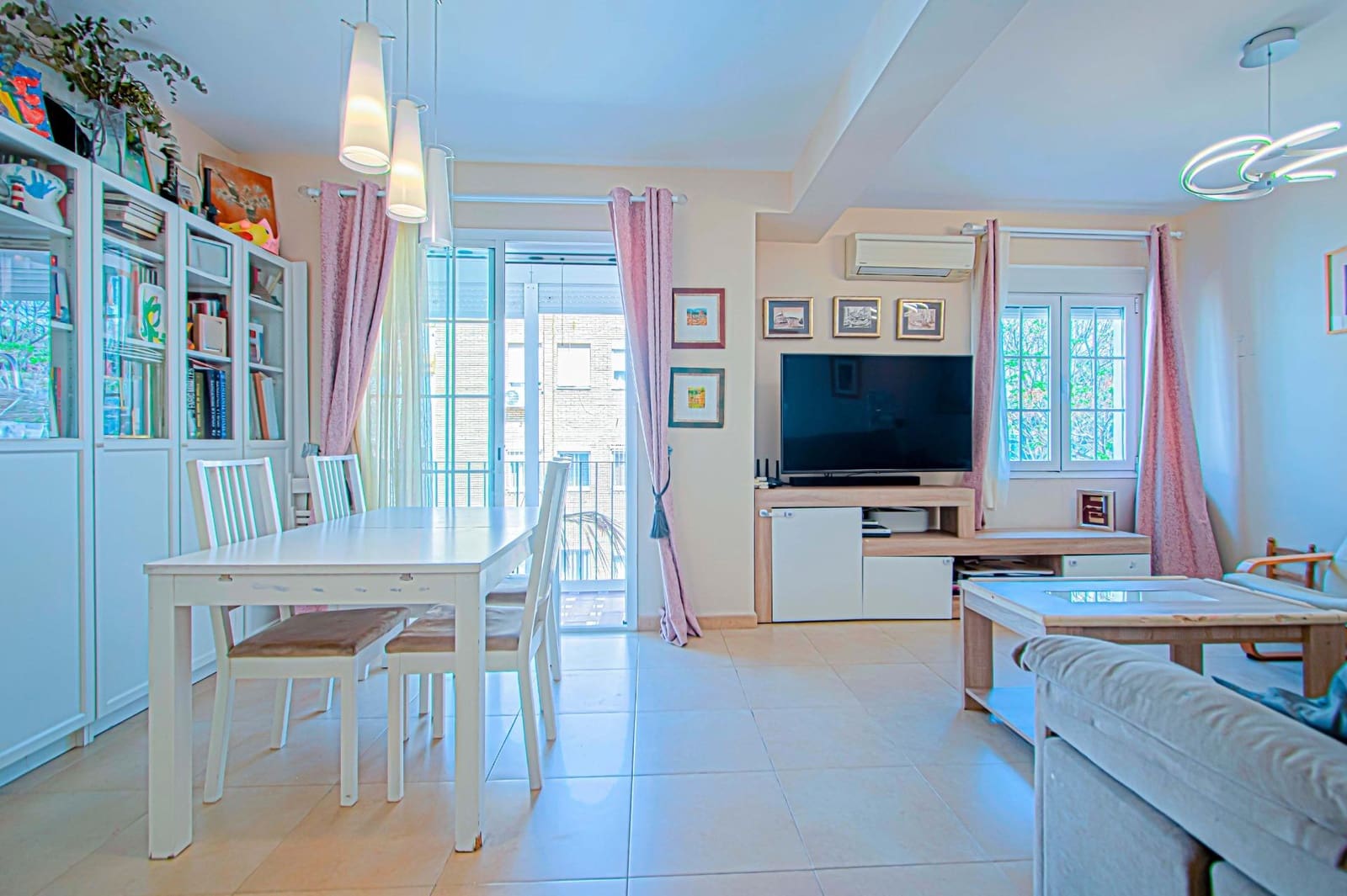 Piso de 3 habitaciones en Sevilla ciudad en venta con garaje - 299.000 € (Ref: 9712043)