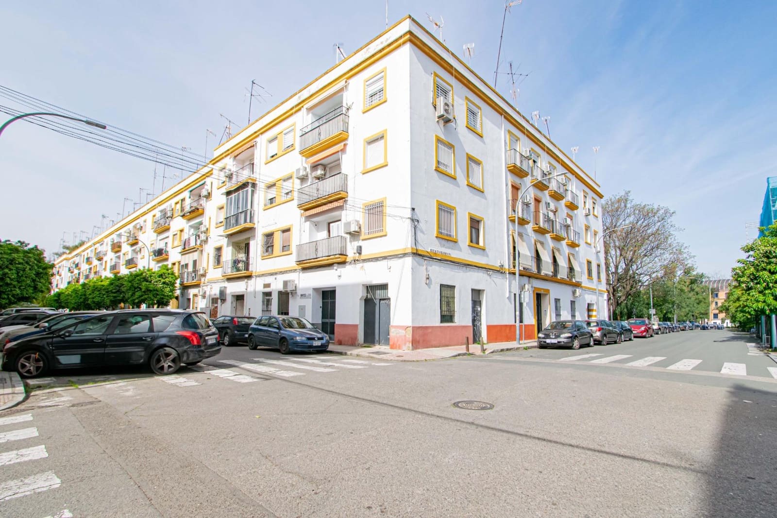 Piso de 3 habitaciones en Sevilla ciudad en venta con garaje - 299.000 € (Ref: 9712043)