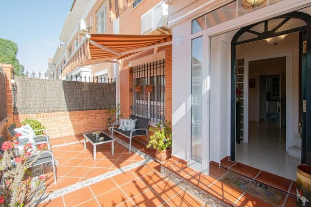 4 sypialnia Dom szeregowy na sprzedaż w Montequinto, Dos Hermanas z basenem garażem - 315 000 € (Ref: 9712044)