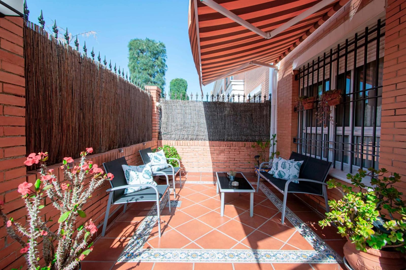 4 camera da letto Villetta a Schiera in vendita in Montequinto con piscina garage - 315.000 € (Rif: 9712044)