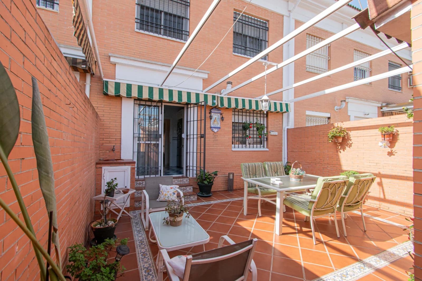 4 camera da letto Villetta a Schiera in vendita in Montequinto con piscina garage - 315.000 € (Rif: 9712044)