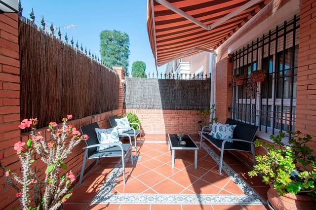 4 sypialnia Dom szeregowy na sprzedaż w Montequinto, Dos Hermanas z basenem garażem - 315 000 € (Ref: 9712044)