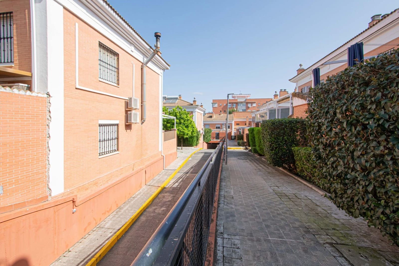 4 camera da letto Villetta a Schiera in vendita in Montequinto con piscina garage - 315.000 € (Rif: 9712044)