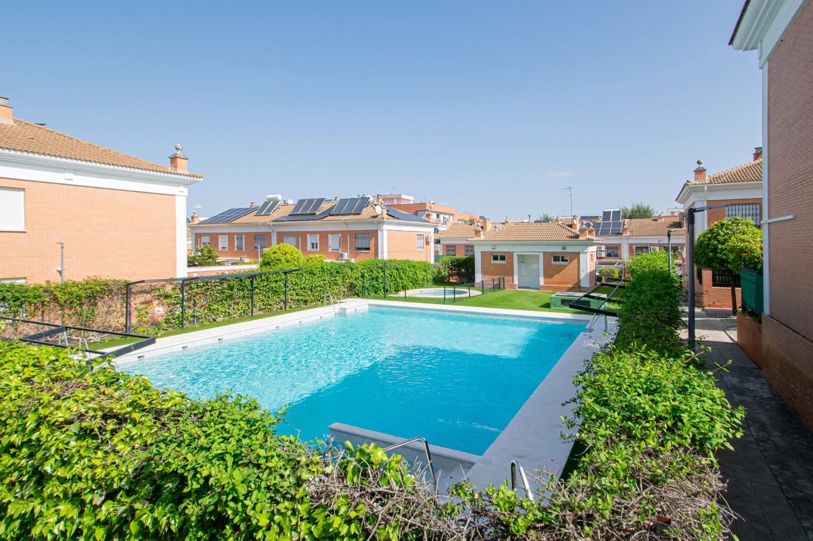 4 camera da letto Villetta a Schiera in vendita in Montequinto con piscina garage - 315.000 € (Rif: 9712044)