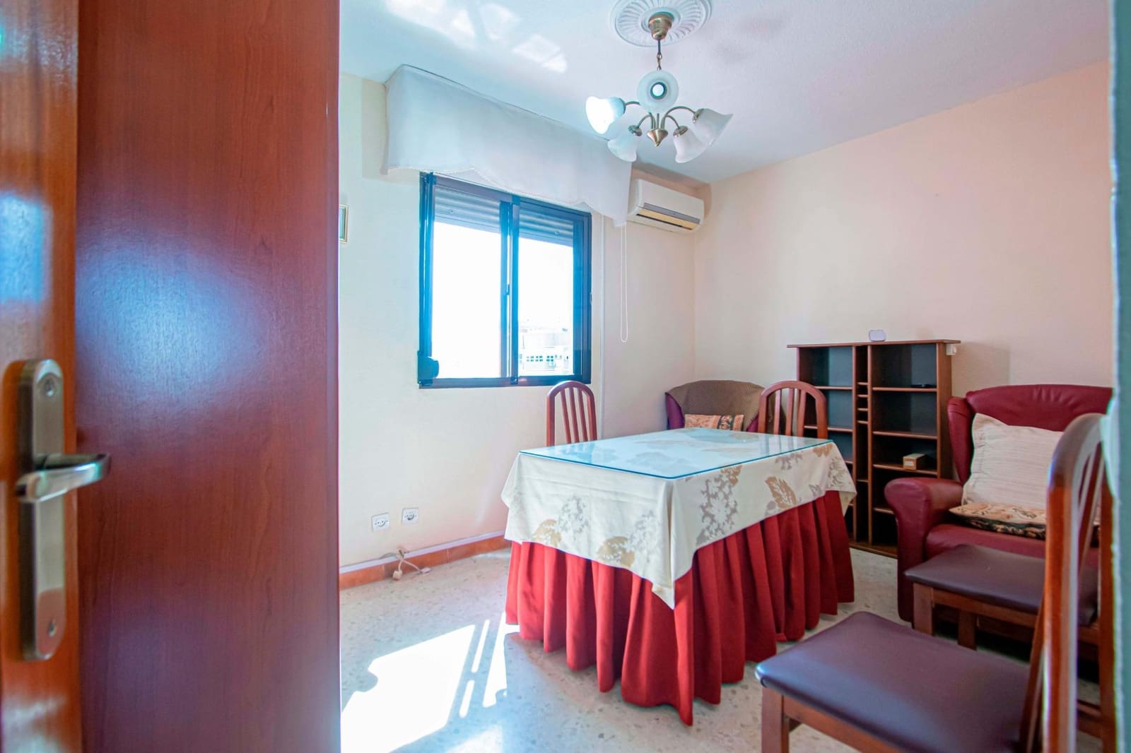 3 bedroom Flat for sale in Seville city - € 200,000 (Ref: 9714987)