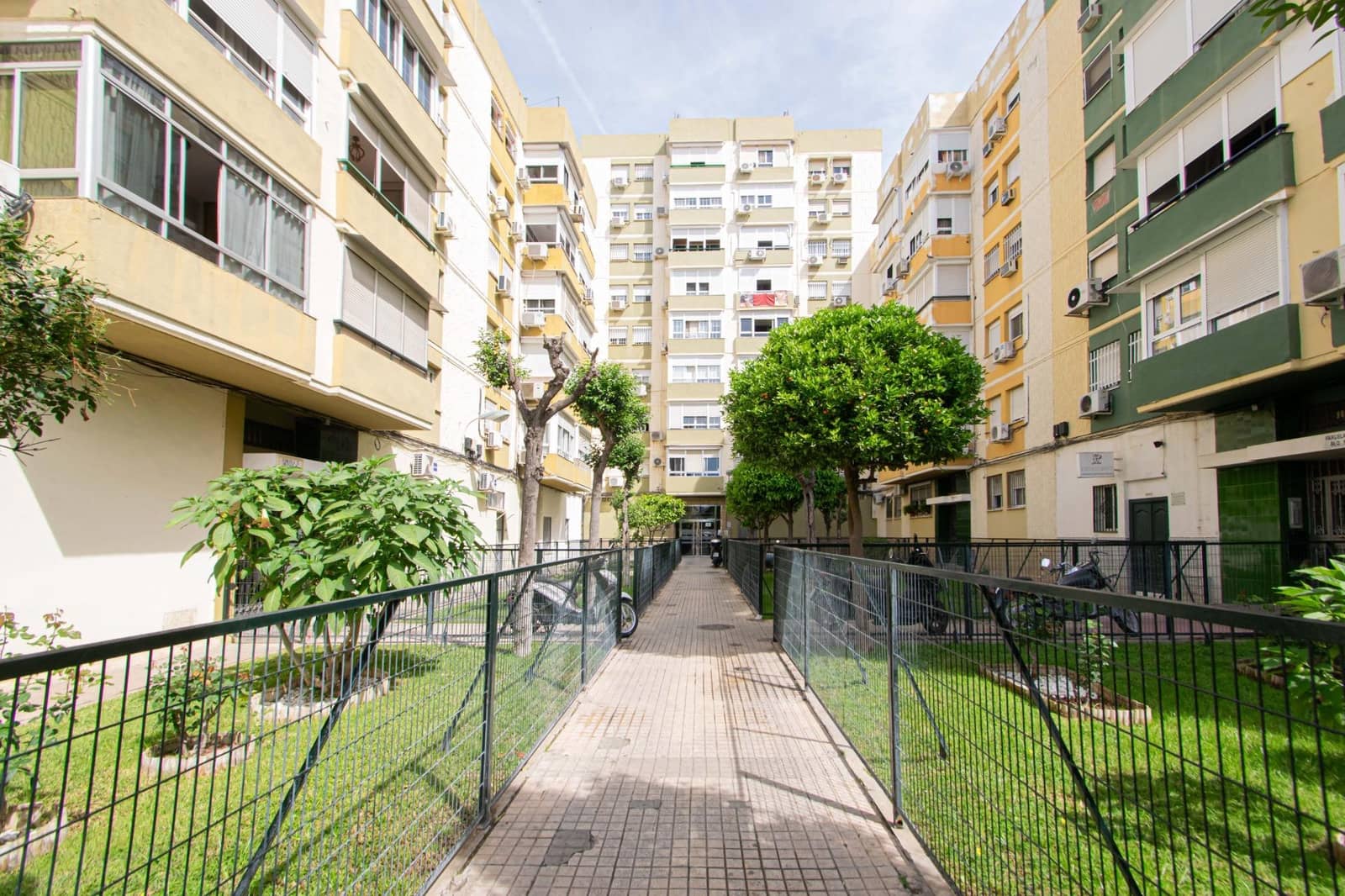 3 bedroom Flat for sale in Seville city - € 200,000 (Ref: 9714987)