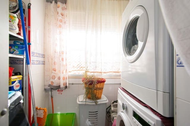 2 Zimmer Wohnung zu verkaufen in Sevilla Stadt mit Garage - 175.000 € (Ref: 9720032)