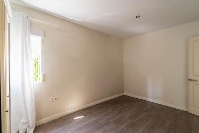 3 soveværelse Villa til salg i Utrera med swimmingpool garage - € 169.900 (Ref: 9720034)