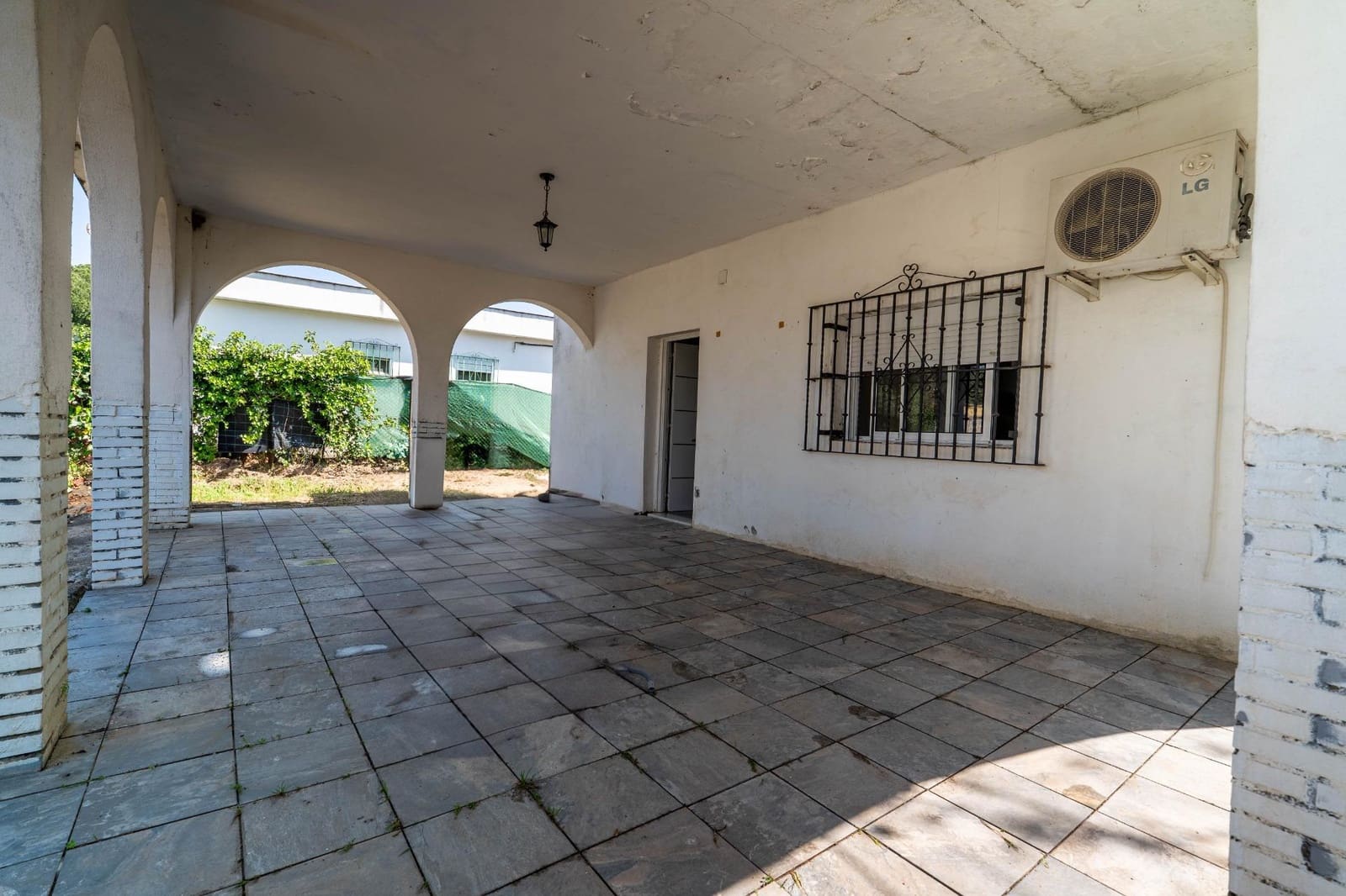 3 bedroom Villa for sale in Utrera with pool garage - € 169,900 (Ref: 9720034)