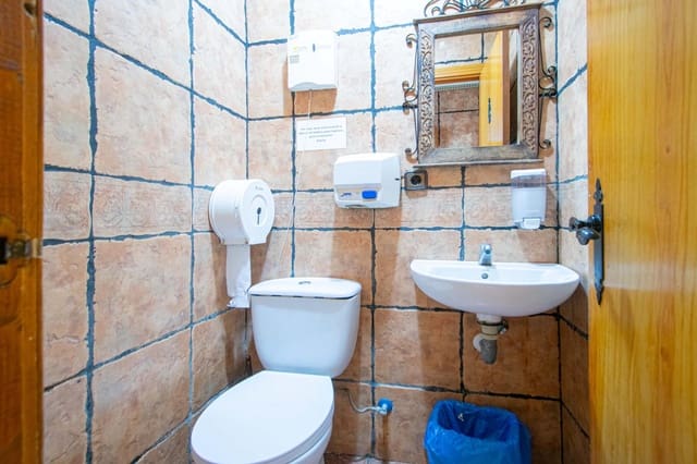 Commercial for sale in Parque Alcosa, Seville city - € 155,000 (Ref: 9721765)