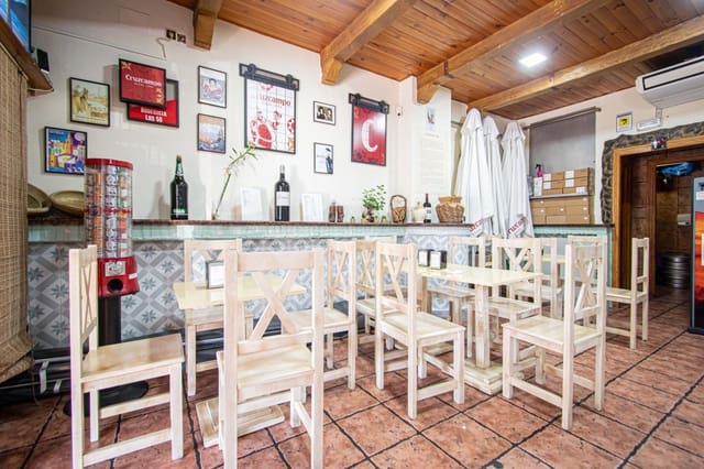 Commercial for sale in Parque Alcosa, Seville city - € 155,000 (Ref: 9721765)