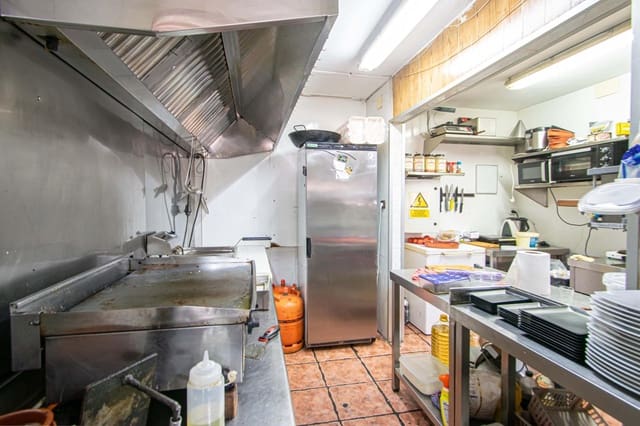 Commercial for sale in Parque Alcosa, Seville city - € 155,000 (Ref: 9721765)