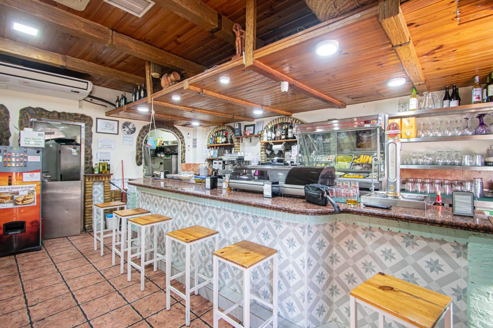 Commercial for sale in Seville city - € 155,000 (Ref: 9721765)