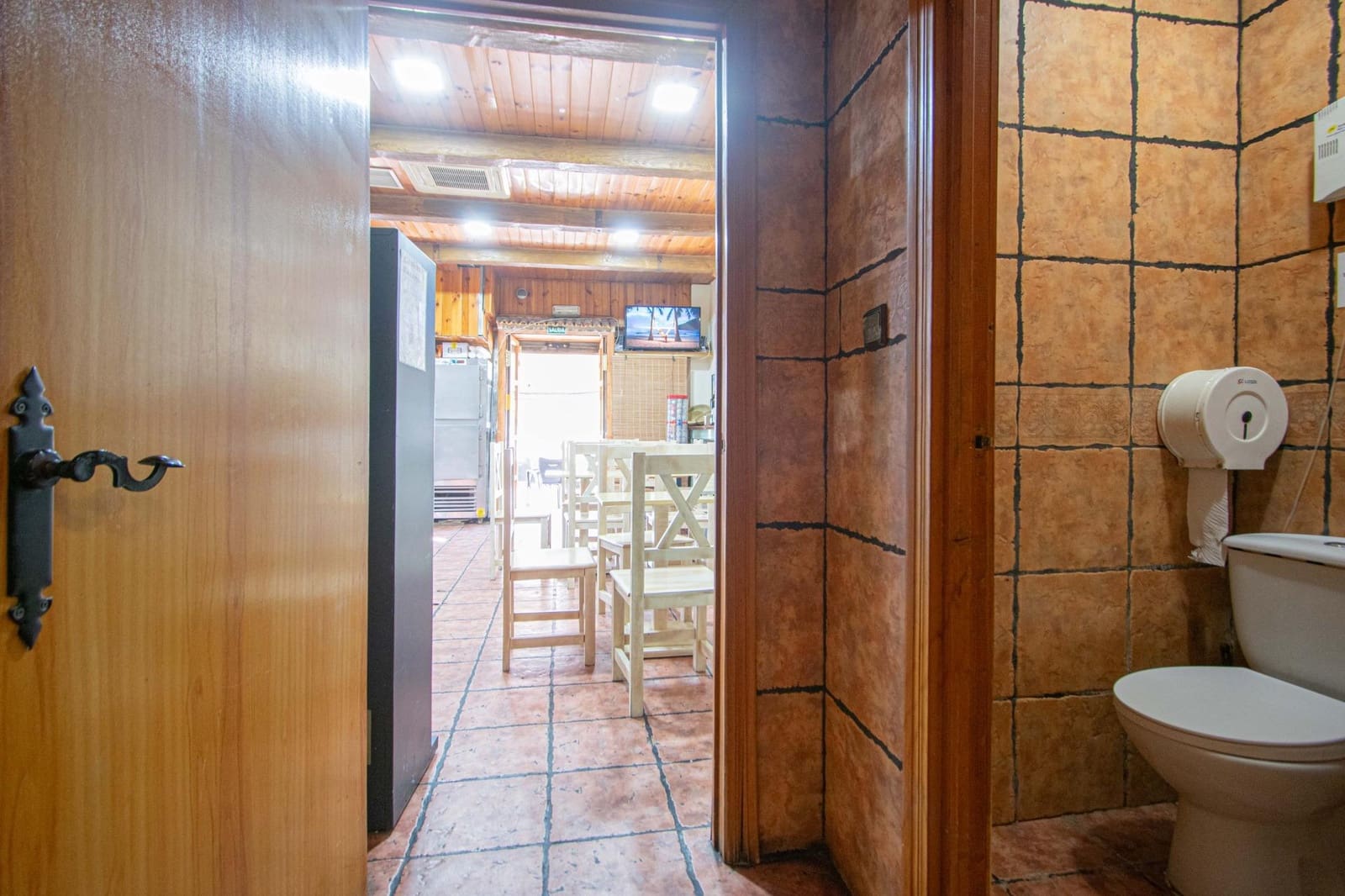 Commercial for sale in Seville city - € 155,000 (Ref: 9721765)