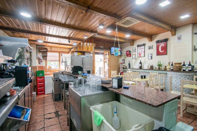 Commercial for sale in Parque Alcosa, Seville city - € 155,000 (Ref: 9721765)