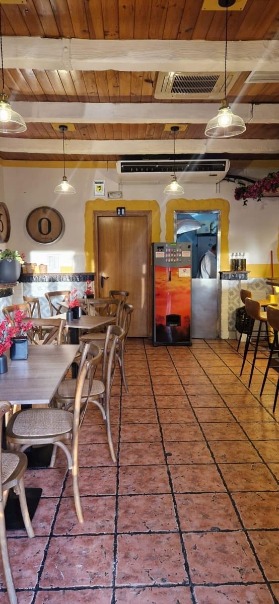 Commercial for sale in Seville city - € 155,000 (Ref: 9721765)