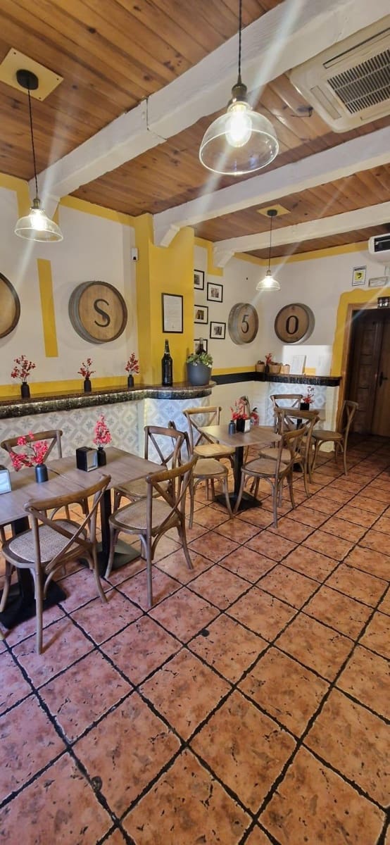 Commercial for sale in Seville city - € 155,000 (Ref: 9721765)