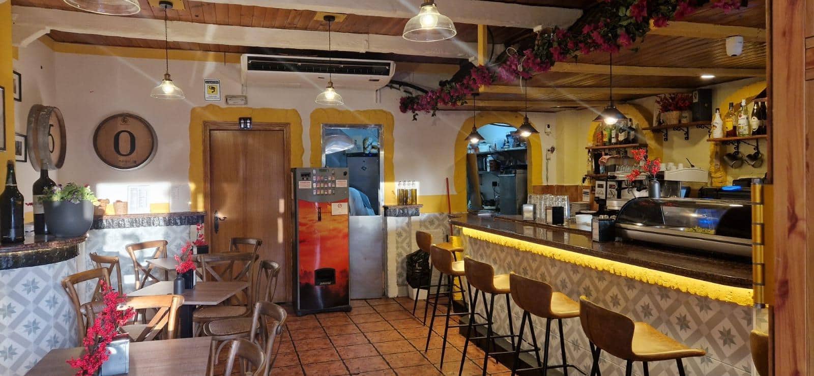 Commercial for sale in Seville city - € 155,000 (Ref: 9721765)