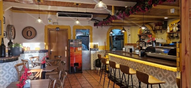 Commerciale in vendita in Parque Alcosa, Siviglia città - 155.000 € (Rif: 9721765)