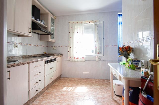 3 bedroom Flat for sale in Seville city - € 125,000 (Ref: 9721766)