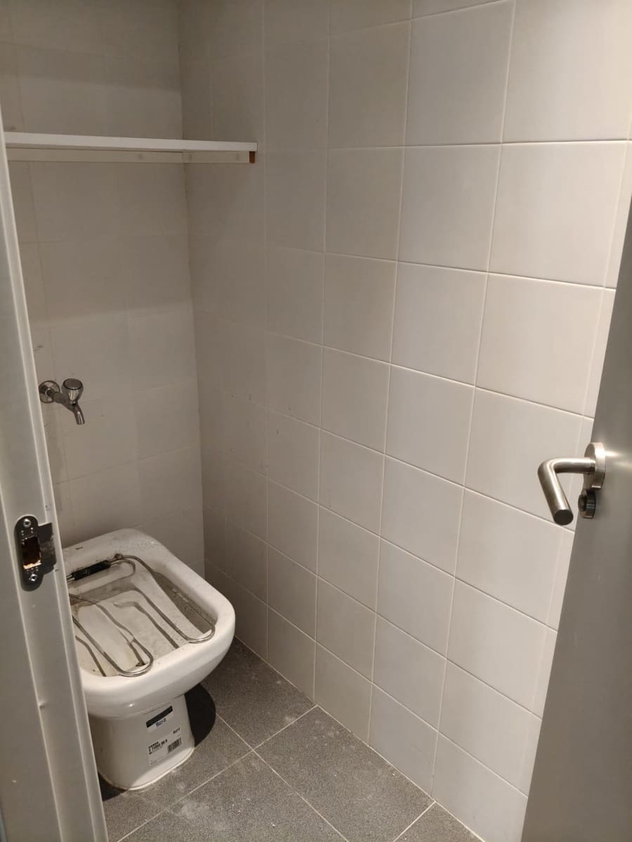 Commercial for sale in Seville city - € 135,000 (Ref: 9726712)