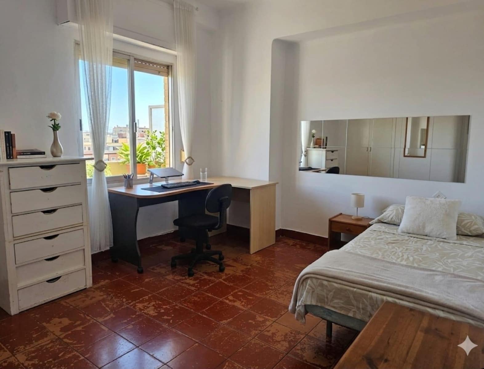 4 bedroom Flat for sale in Seville city with garage - € 539,000 (Ref: 9726713)