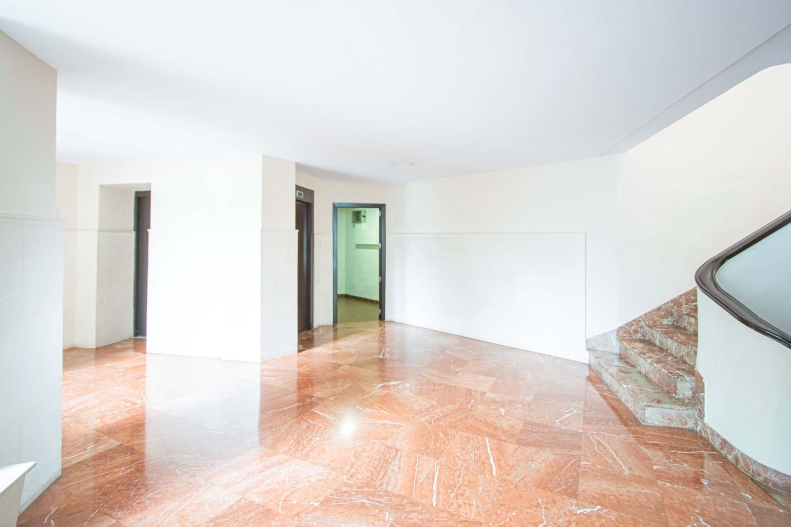 5 bedroom Flat for sale in Seville city with garage - € 495,000 (Ref: 9726713)