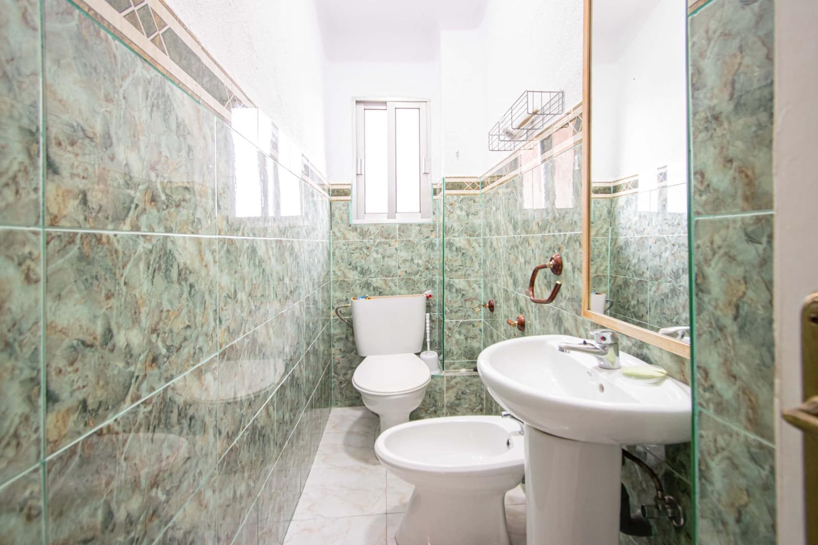 5 bedroom Flat for sale in Seville city with garage - € 495,000 (Ref: 9726713)