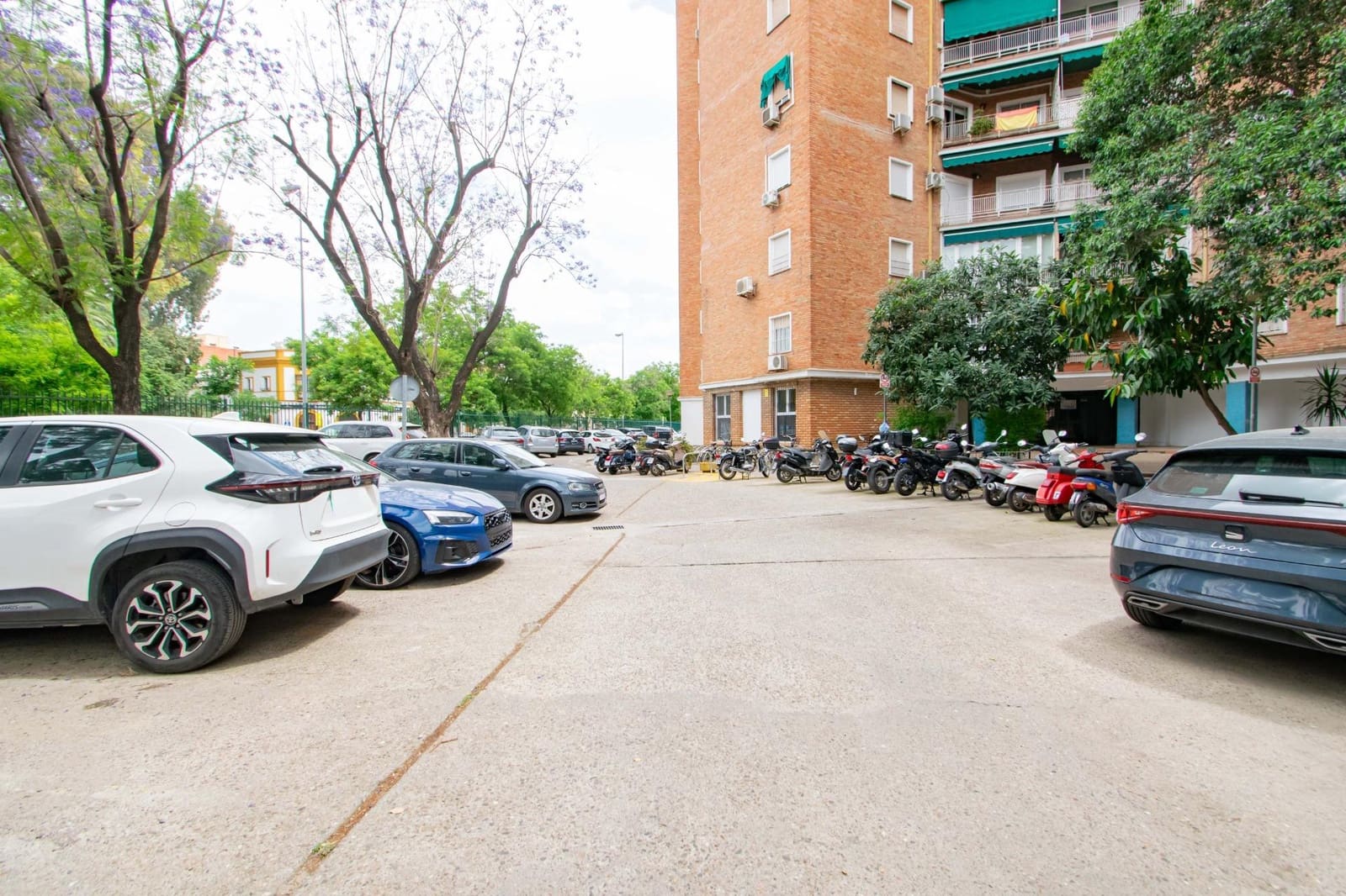 5 bedroom Flat for sale in Seville city with garage - € 495,000 (Ref: 9726713)